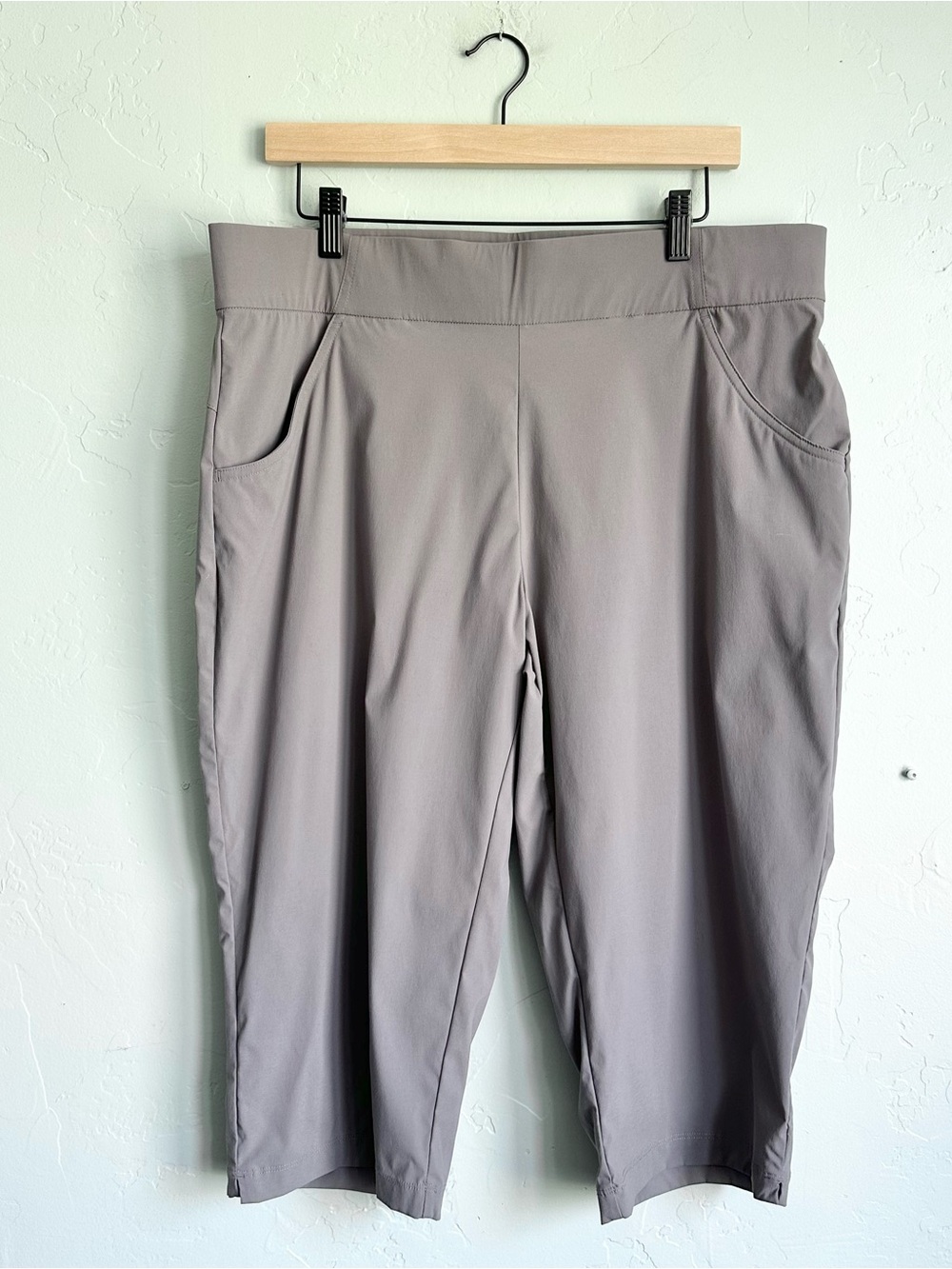 Columbia Pull-On Gray Capri Pants Women XL Outdoor Active Hiking Gorpcore EUC